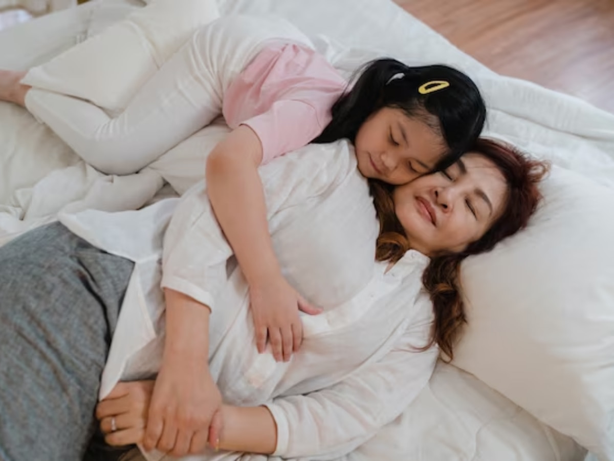 Спящие мать японка. Мом сон японские. Пожилые китаянки в пижамах в дорамах.
