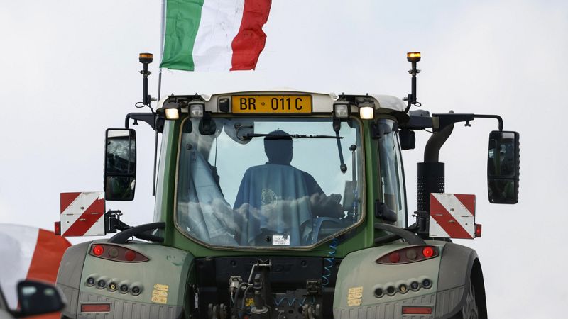 Traktoren Der Wütenden Bauern Blockieren Weiter Die Straßen Europas