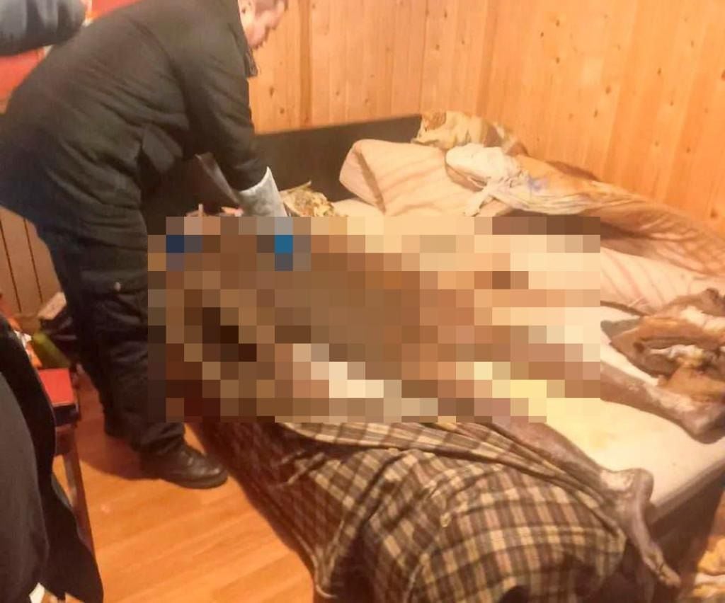 mujer rusa durmió con el cadáver momificado de su esposo durante 4 años e hizo rituales con él