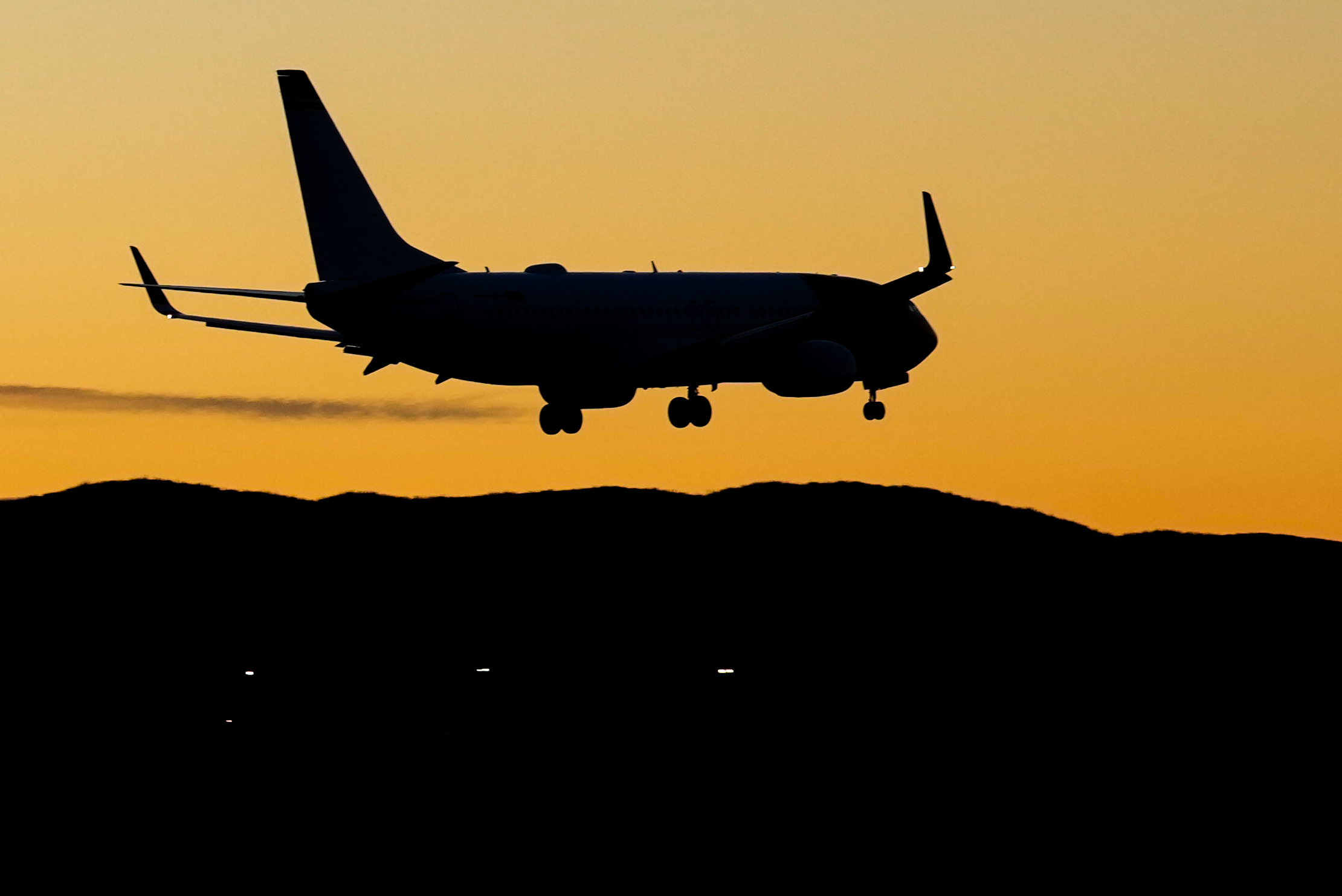 økonom: høye flypriser bra for turister og dårlig for reiseglade nordmenn