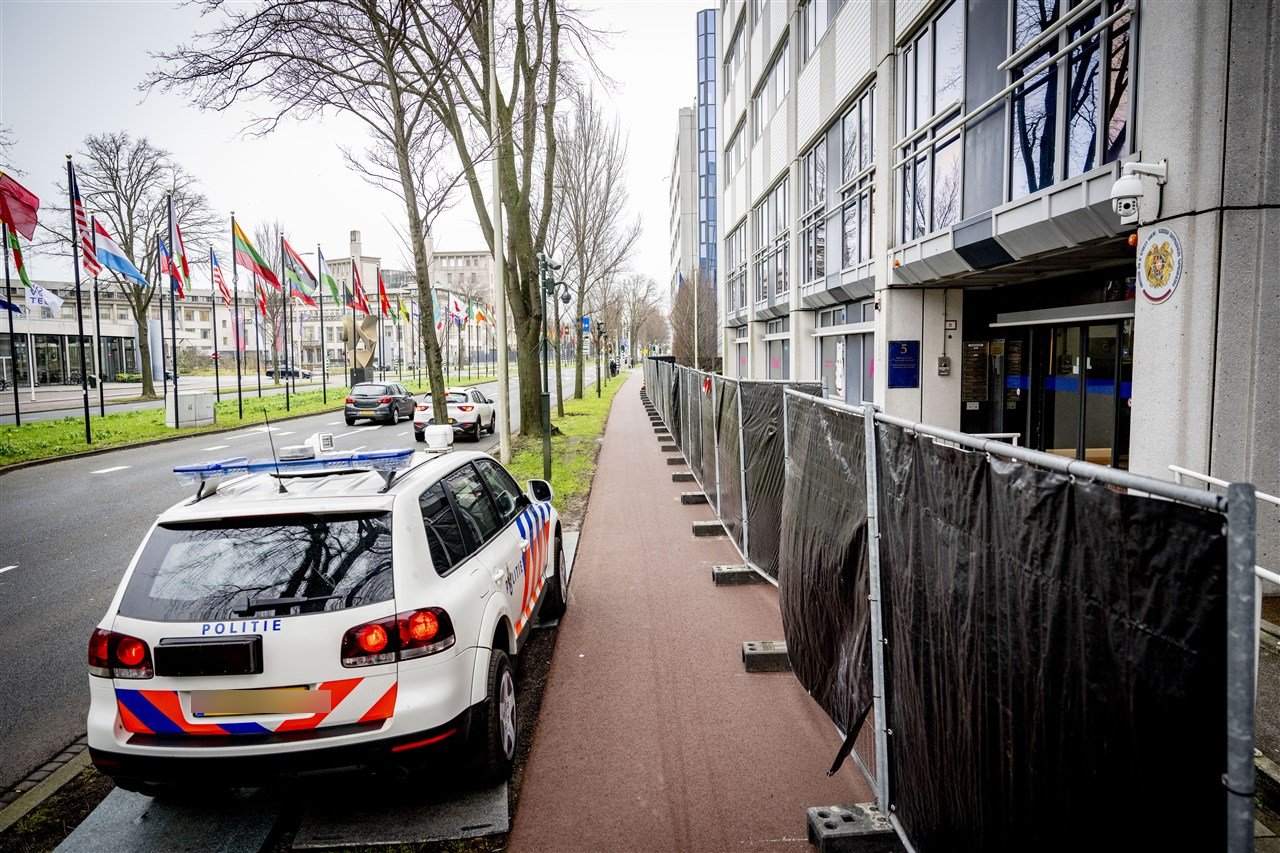 den haag treft extra veiligheidsmaatregelen rond israëlische ambassade om dreiging