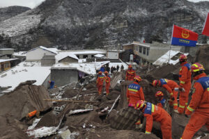 death toll in china landslide rises to 31, more remain missing