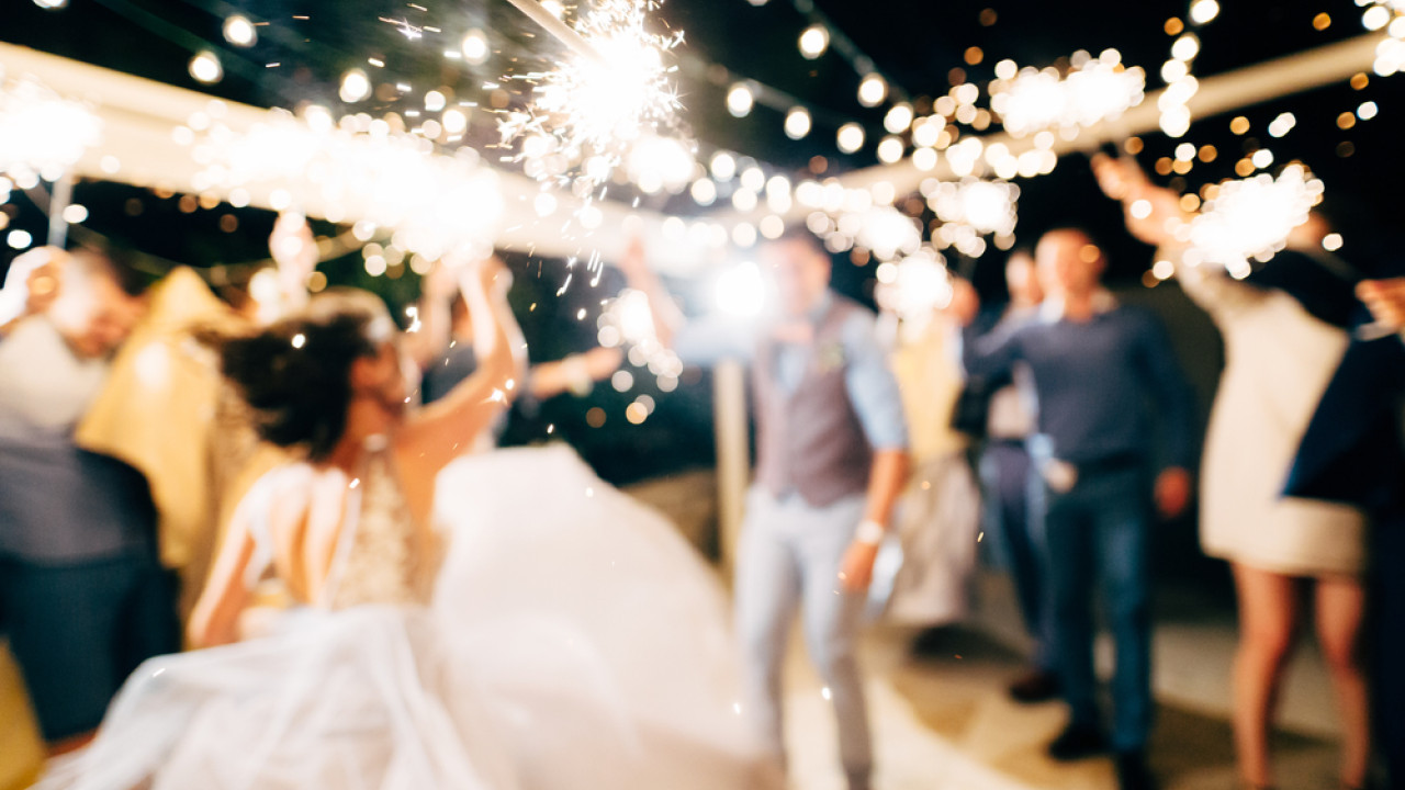 ααδε: πάρτυ φοροδιαφυγής σε χλιδάτο γάμο - τους «πρόδωσαν» τα social media - δεν είχε κόψει απόδειξη κανείς