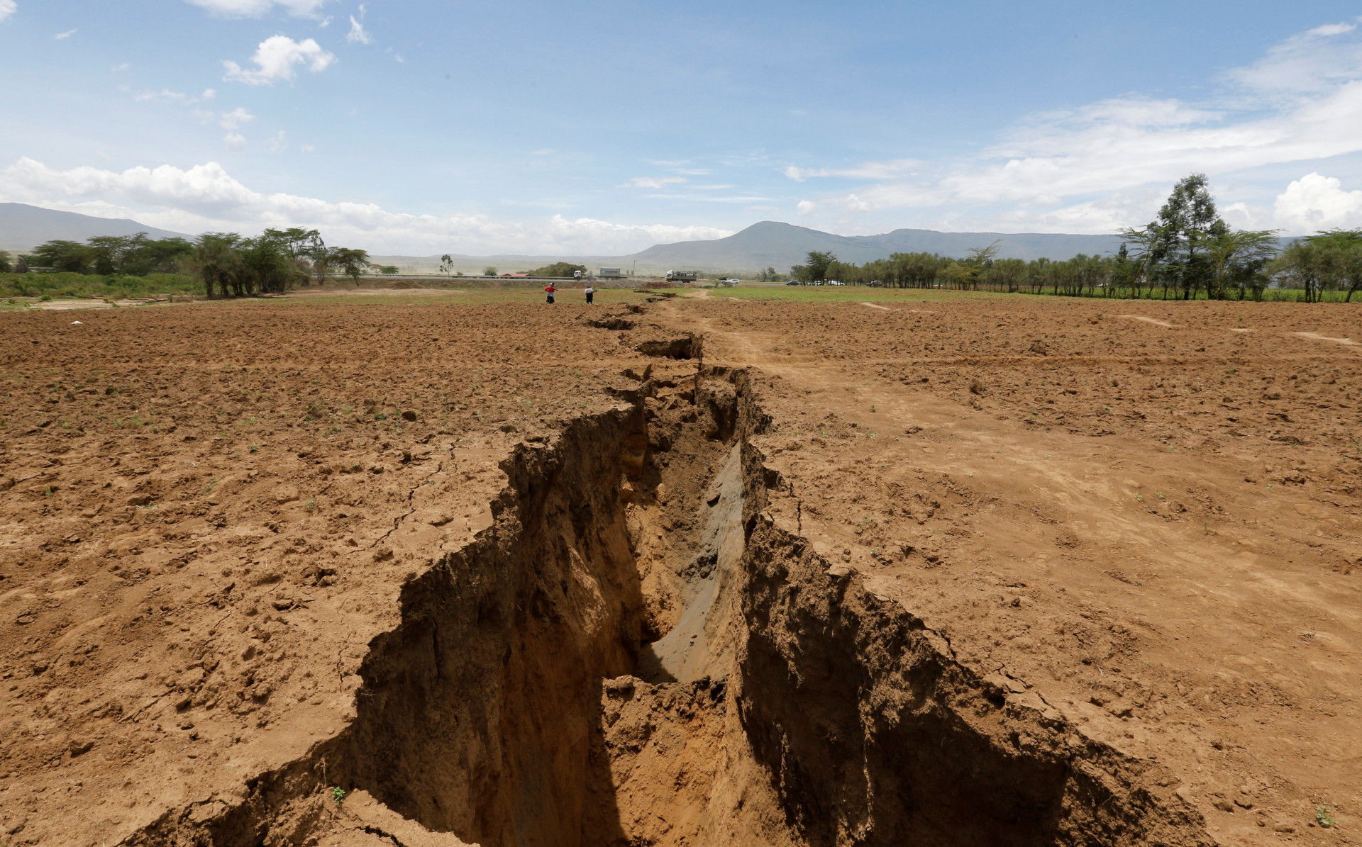 This huge crack in Kenya is splitting Africa in two