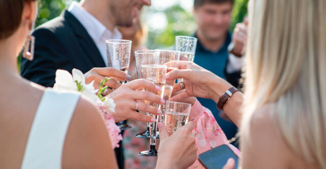 πάρτι φοροδιαφυγής σε χλιδάτο γάμο: η ααδε τσάκωσε από το ανθοπωλείο έως τον τραγουδιστή μέσω των social media