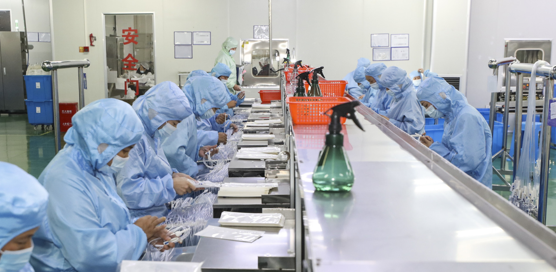 Status Quo change lyrics to Rockin' All Over The World for M&S