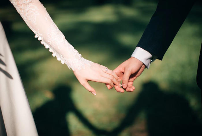 κρήτη: γάμος με… 50 κουμπάρους στο φόδελε – δείτε το προσκλητήριο