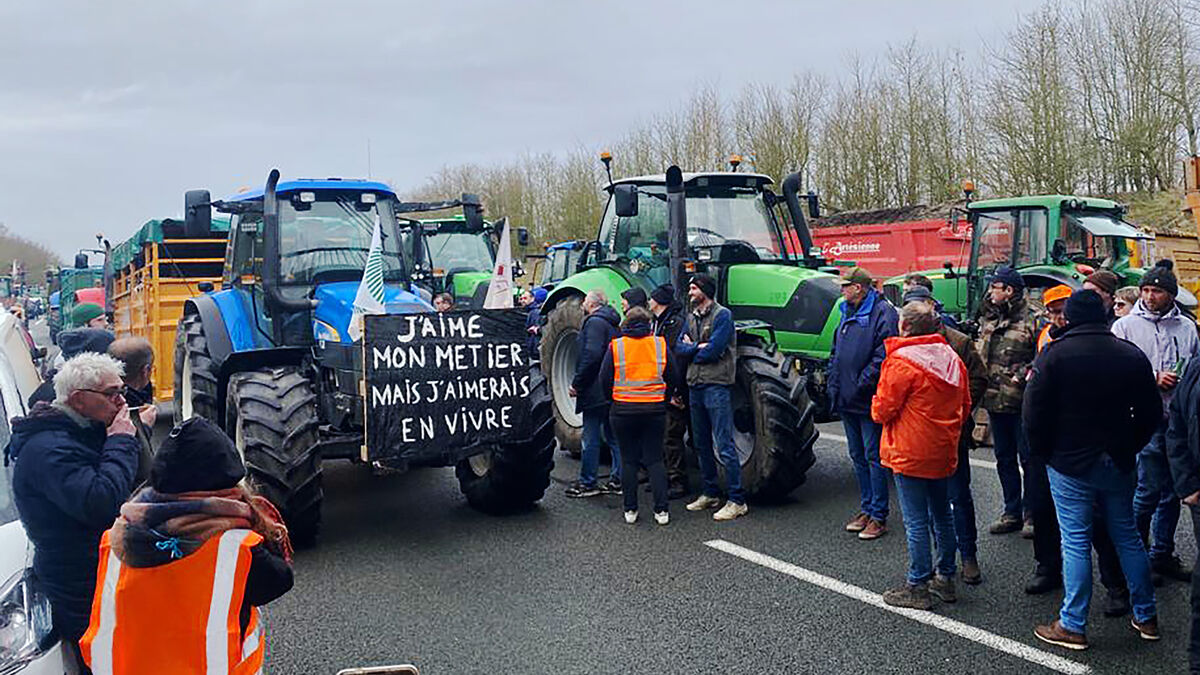 Crise Des Agriculteurs : « Le Blocage Va Se Rapprocher De Paris