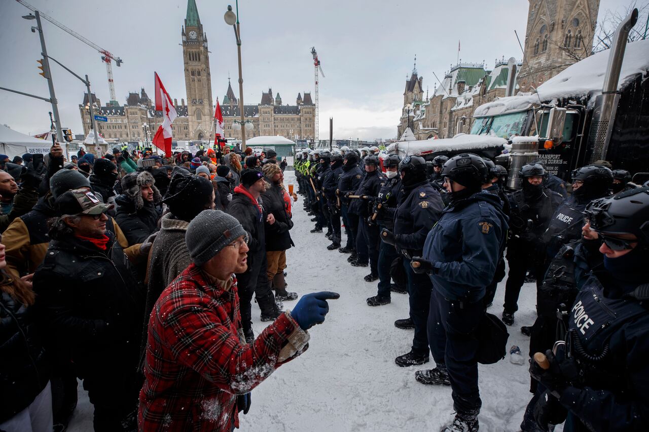 senators receive panic buttons in response to rising concerns about security on parliament hill