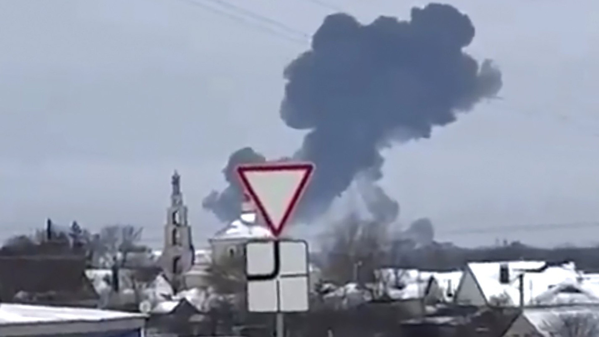Russian military jet carrying Ukrainian POWs crashes