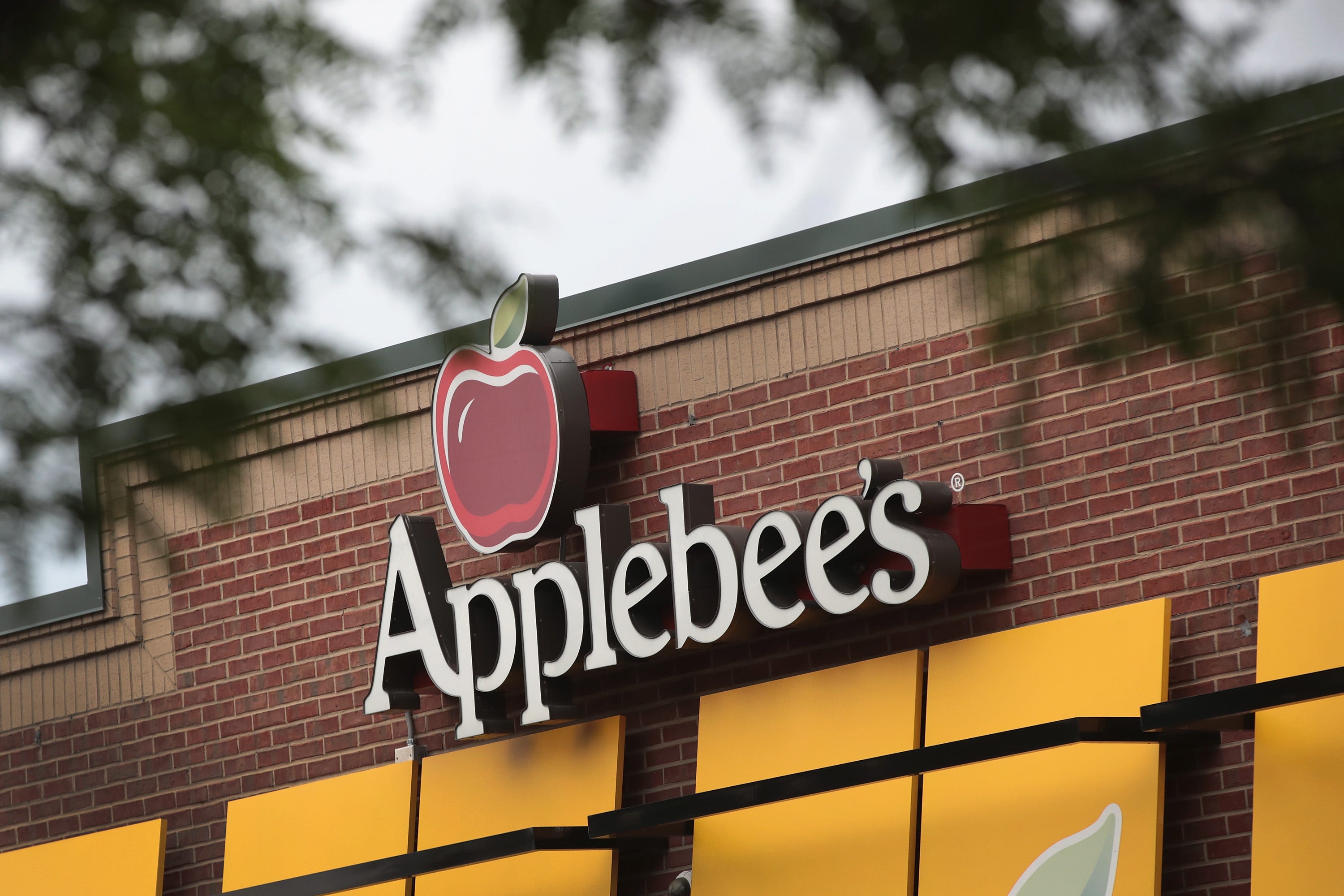 microsoft, 'why would you eat a $10 burger out of a paper bag in your car?' applebee's throws shade at fast food chains as it touts deals