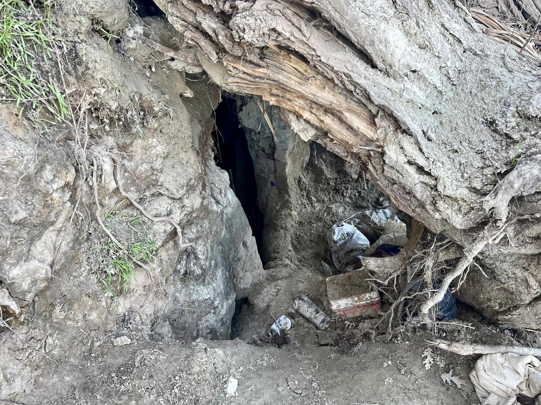 Hidden Caves Found 20 Feet Below California Street Shut Down After   BB1hc0UC.img