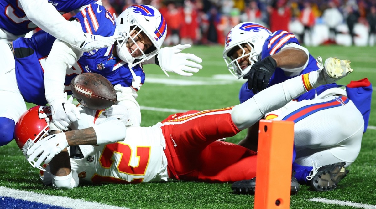 Travis Kelce Takes Blame For Mecole Hardman’s Costly Fumble Through End ...