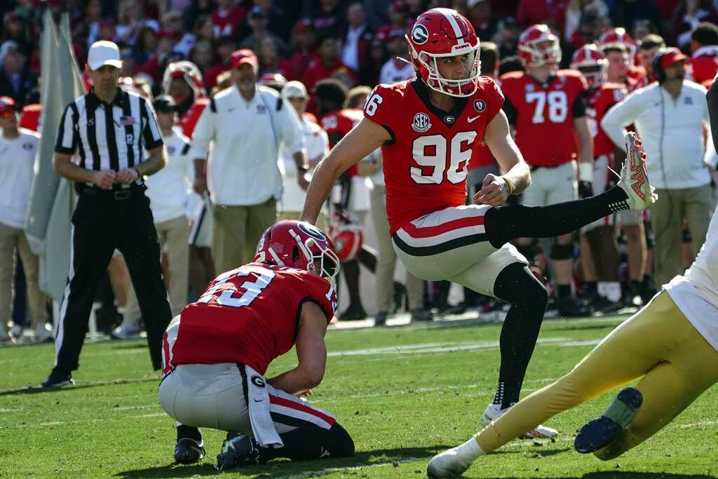 Green Bay Packers Sign Kicker