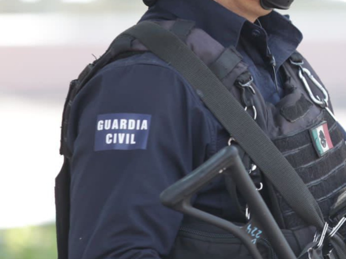 policía de michoacán golpea a maestra en uruapan