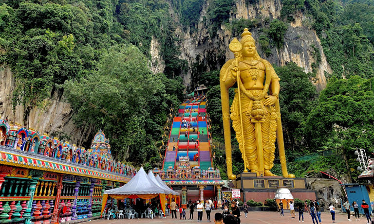 Malaysia to build escalator at Batu Caves temple this year