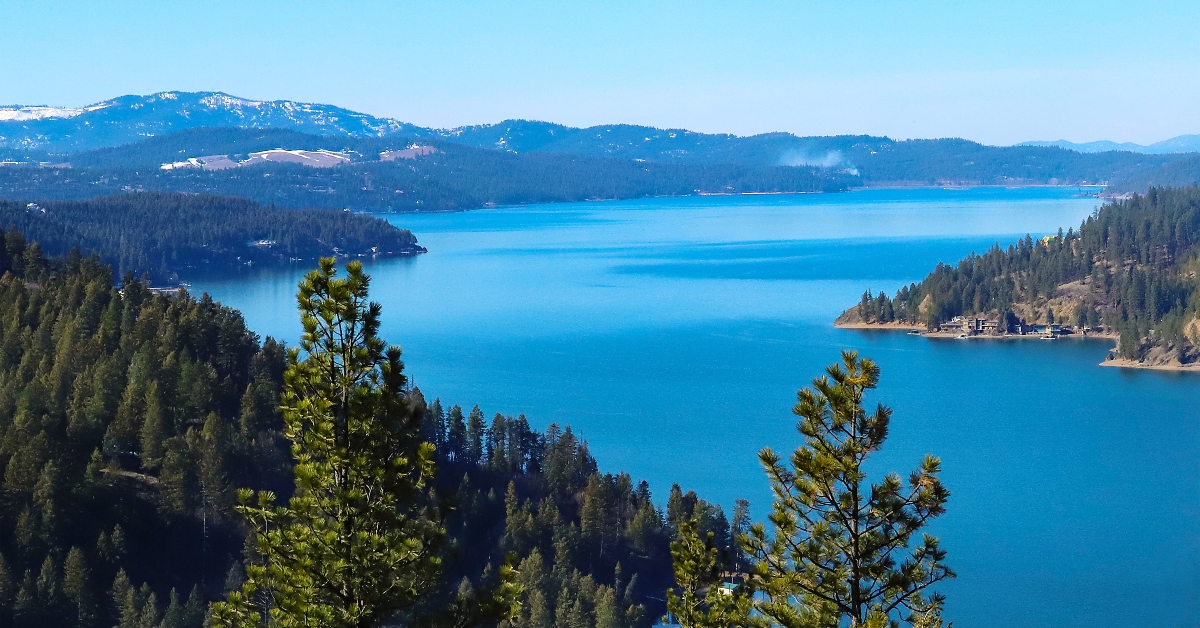 <p> Coeur d’Alene Lake attracts travelers looking to boat, hike, fish, and/or simply relax.  </p> <p> The massive lake in northern Idaho boasts 135 miles of shoreline packed with parks, campgrounds, beaches, and trails.</p><p>  <a href="https://financebuzz.com/top-travel-credit-cards?utm_source=msn&utm_medium=feed&synd_slide=13&synd_postid=15845&synd_backlink_title=Earn+Points+and+Miles%3A+Find+the+best+travel+credit+card+for+nearly+free+travel&synd_backlink_position=7&synd_slug=top-travel-credit-cards"><b>Earn Points and Miles:</b> Find the best travel credit card for nearly free travel</a>  </p>