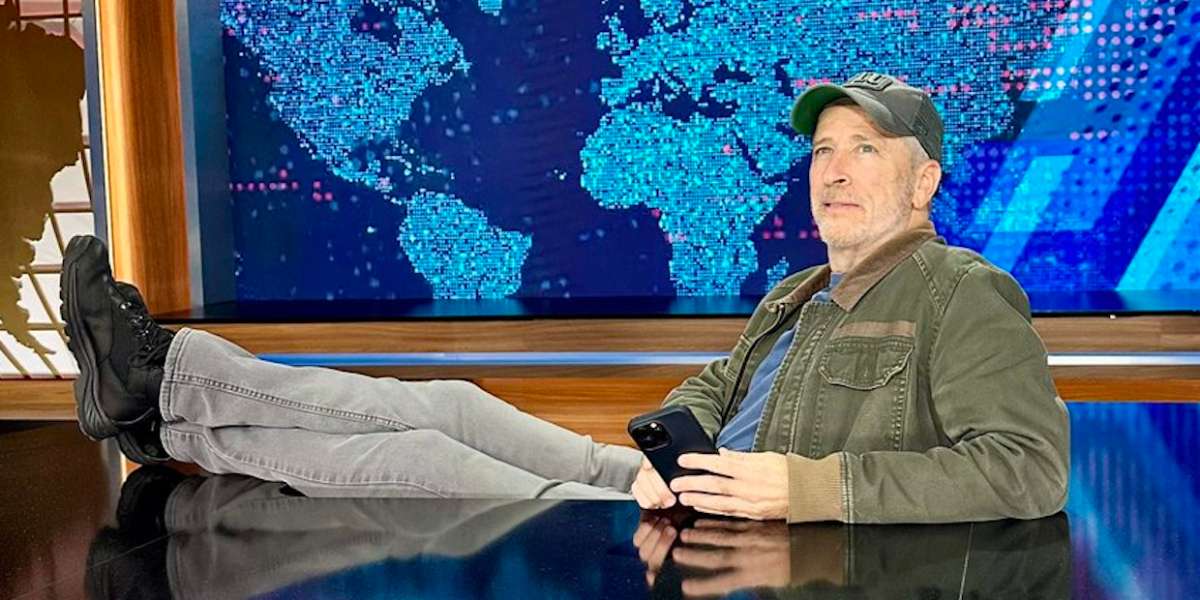 Jon Stewart Returns To The Daily Show Once A Week Through The U S   BB1hdu0R.img