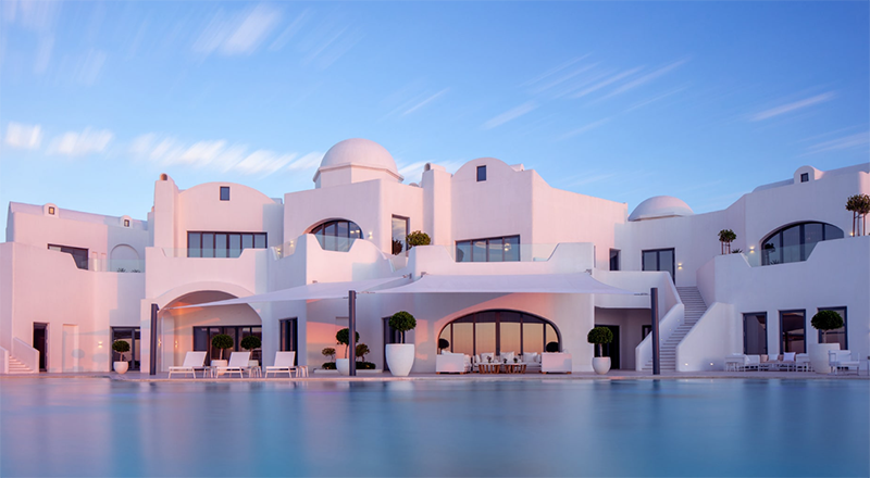 Hotel Review: Anantara Santorini Abu Dhabi Retreat