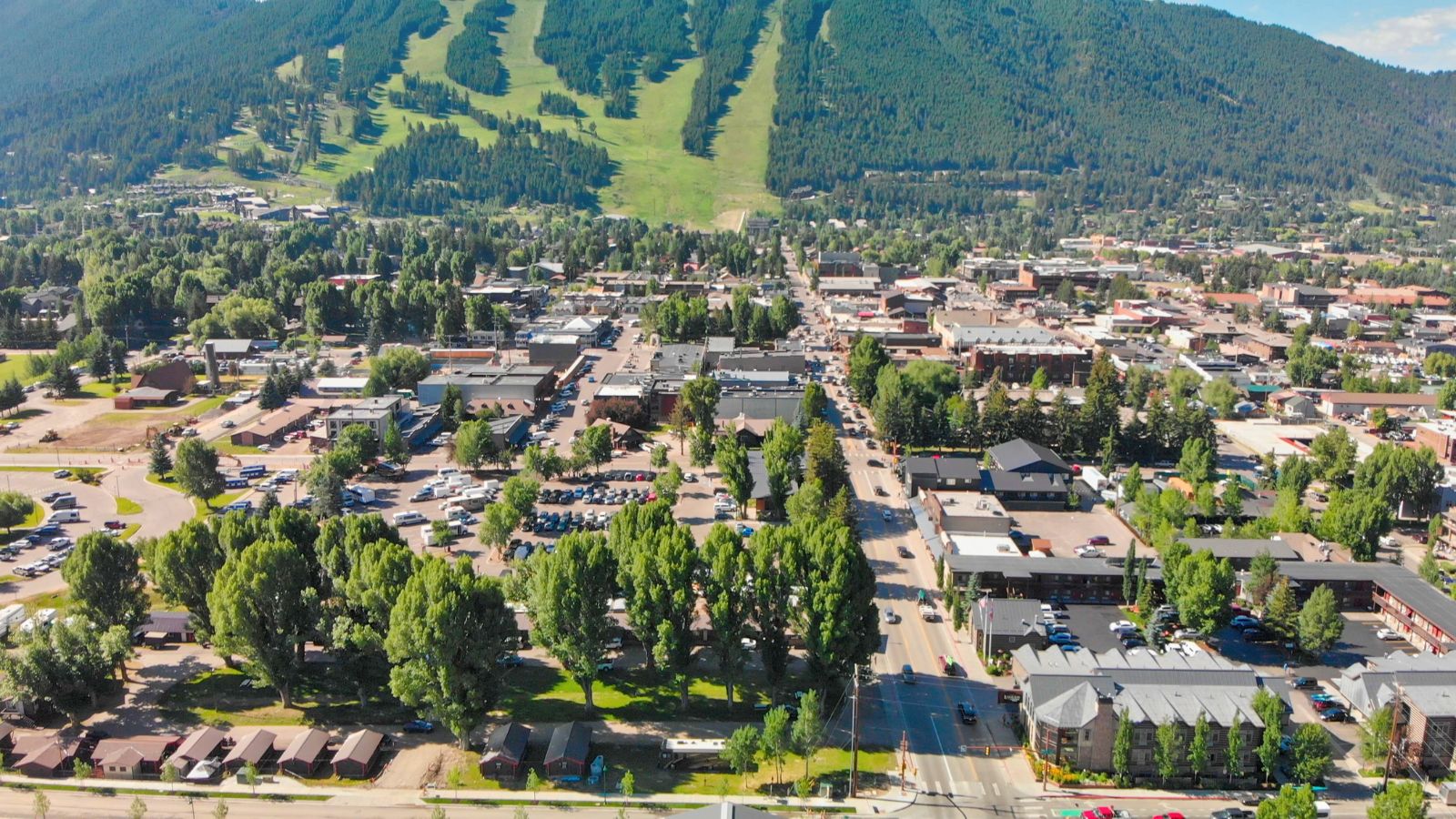 <p>Jackson, a town that many say resembles paradise and is a perfect haven for those looking for adventure and who love nature, has been celebrating its traditions for centuries. Some of these include the Jackson Hole Elkfest, which celebrates the migration of the thousands of elk that migrate to the county.</p>