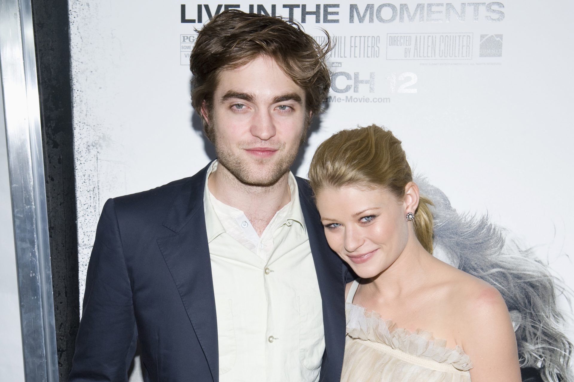 <p>Robert Pattinson era diventato molto amico dell'attrice dopo aver girato con lei "Remember Me". Sebbene non sia mai successo nulla tra loro, a Kristen Stewart non piaceva la vicinanza del suo partner con Emilie de Ravin, secondo quanto riportato da TMZ.</p>