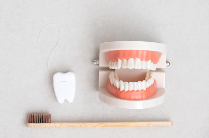 adiós a las caries: paso a paso, cómo usar de forma correcta el hilo dental y cuál es el momento adecuado para usarlo