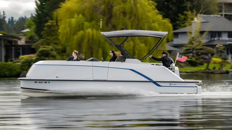 6 Of The Coolest Pontoon Boats Of 2024   BB1hfRZ1.img