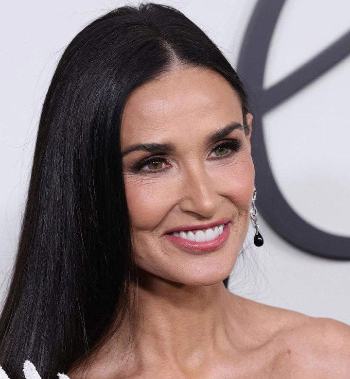Demi Moore Wins the Red Carpet in ShowStopping BlackandWhite Swan Dress