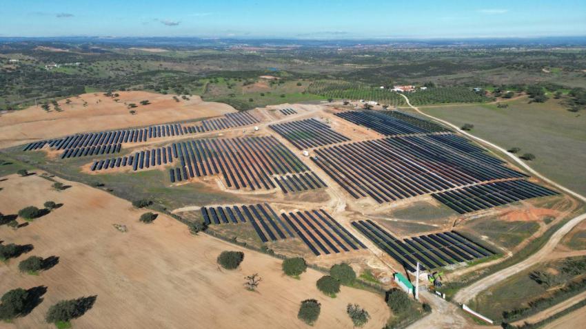 projeto solar com 80 mil painéis fotovoltaicos nasce em portugal