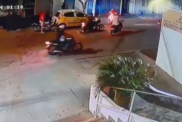 video: gavilla de ‘motoladrones’ asaltaron a un pasajero y taxista en valledupar