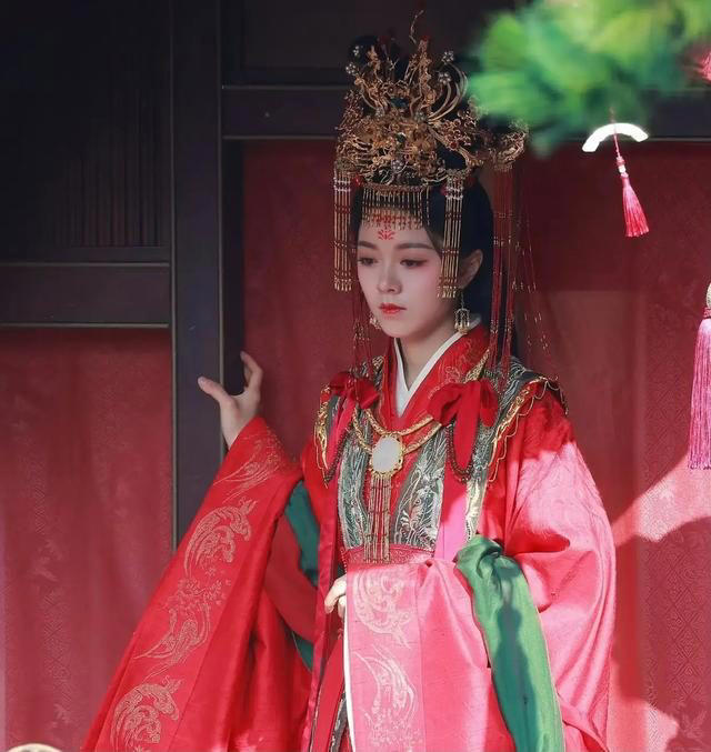 赵今麦《度华年》异域舞娘造型出圈，16套服装一个比一个惊艳！