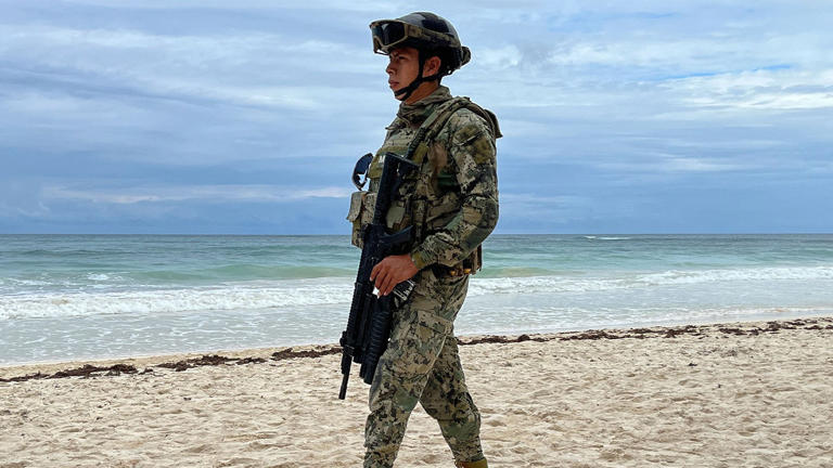 Mexican military swarms popular American tourist spot amid crime surge