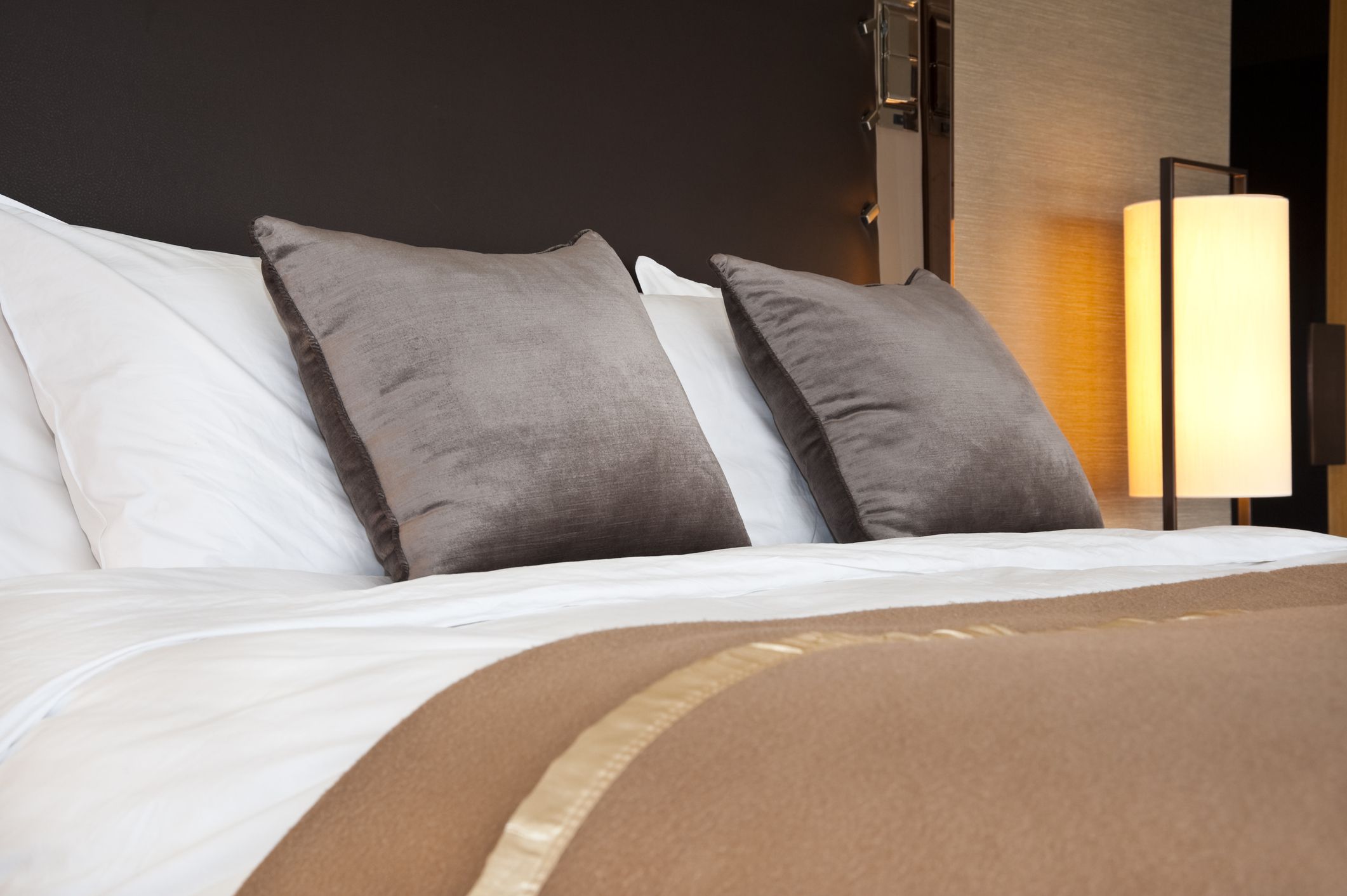 17 Things You Should Never Do in a Hotel Room