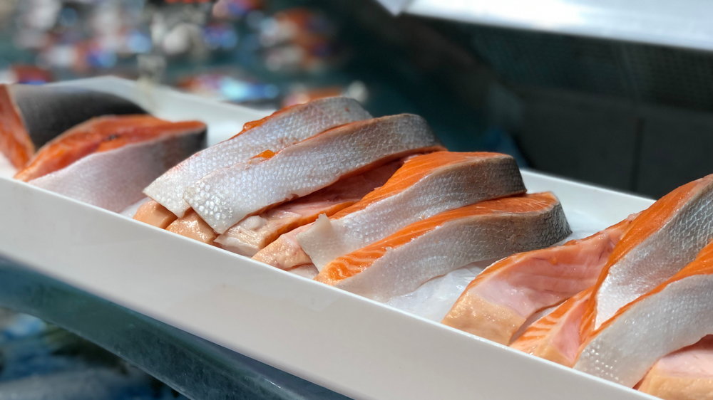 komisja europejska bierze na celownik norweskiego łososia. chodzi o zmowę cenową