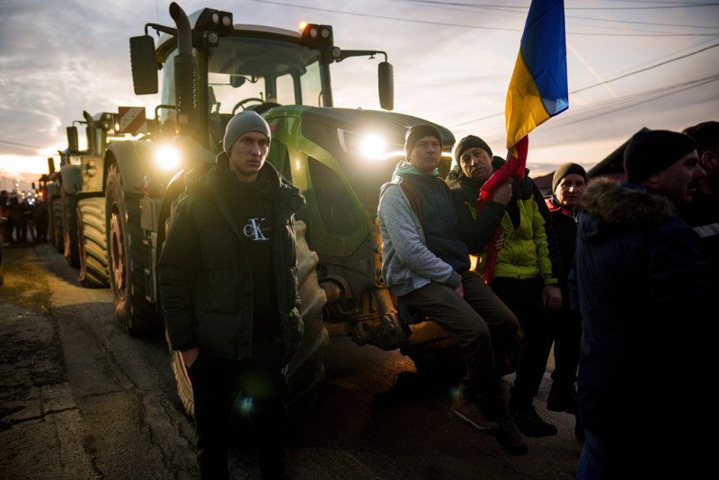 οι αγρότες ξεσηκώθηκαν σε όλη την ευρώπη: κύμα οργής και μεγάλες κινητοποιήσεις - γιατί διαμαρτύρονται