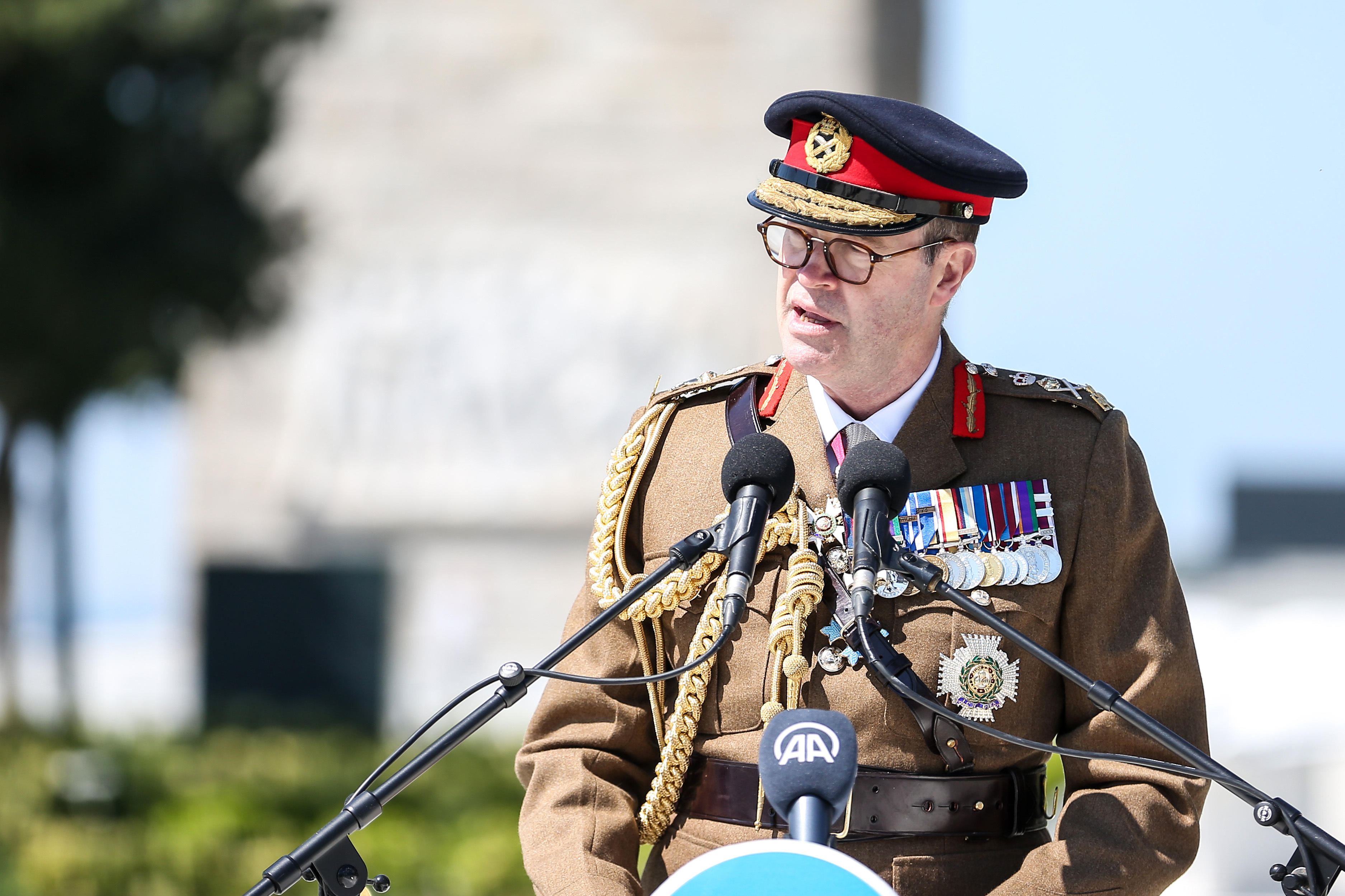 u.k. army chief says citizens should be ready to fight in possible land war
