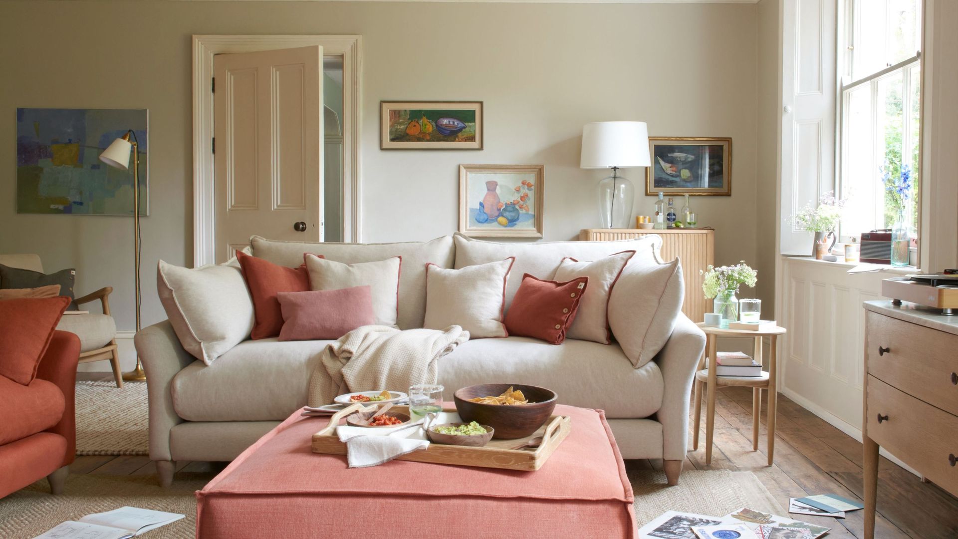 5 Small Living Room Trends For 2024 Designs Experts Love These   BB1hh34q.img