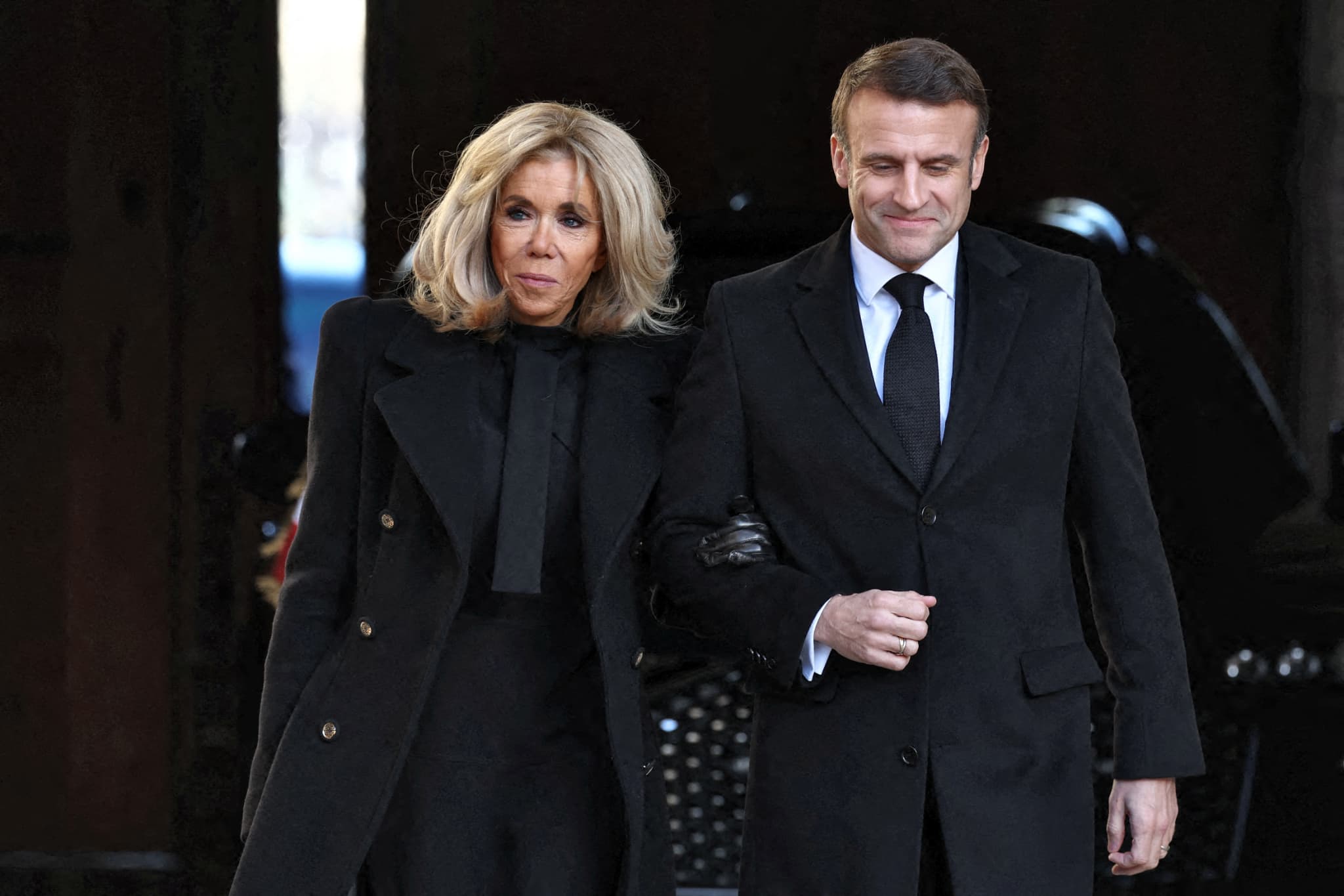 Pour Brigitte Macron, Le Chef De L'État Est "un Combattant" Contre L ...