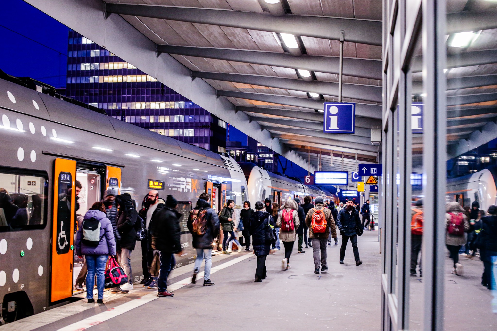 Fahndung: Hauptbahnhof Essen: Foto Zeigt Rucksack-Dieb