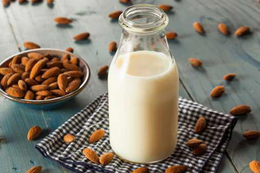 perguntas frequentes profissionais: leite de amêndoa vs leite de soja: o que é mais saudável?