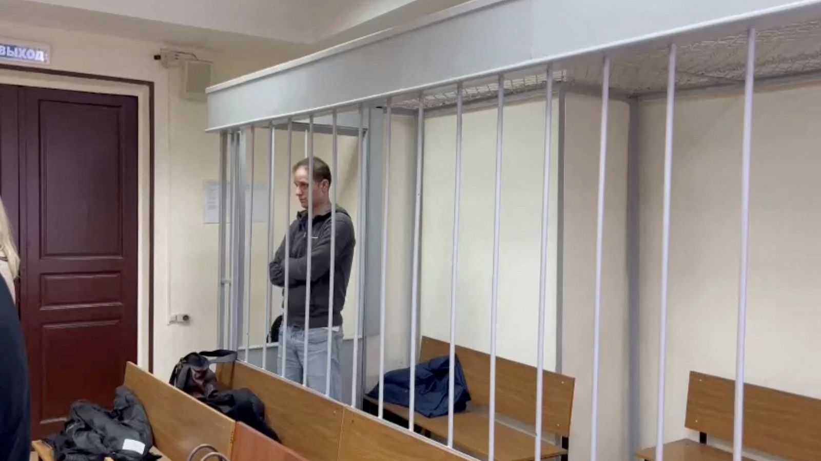 us reporter held in russia on spying charges has detention extended