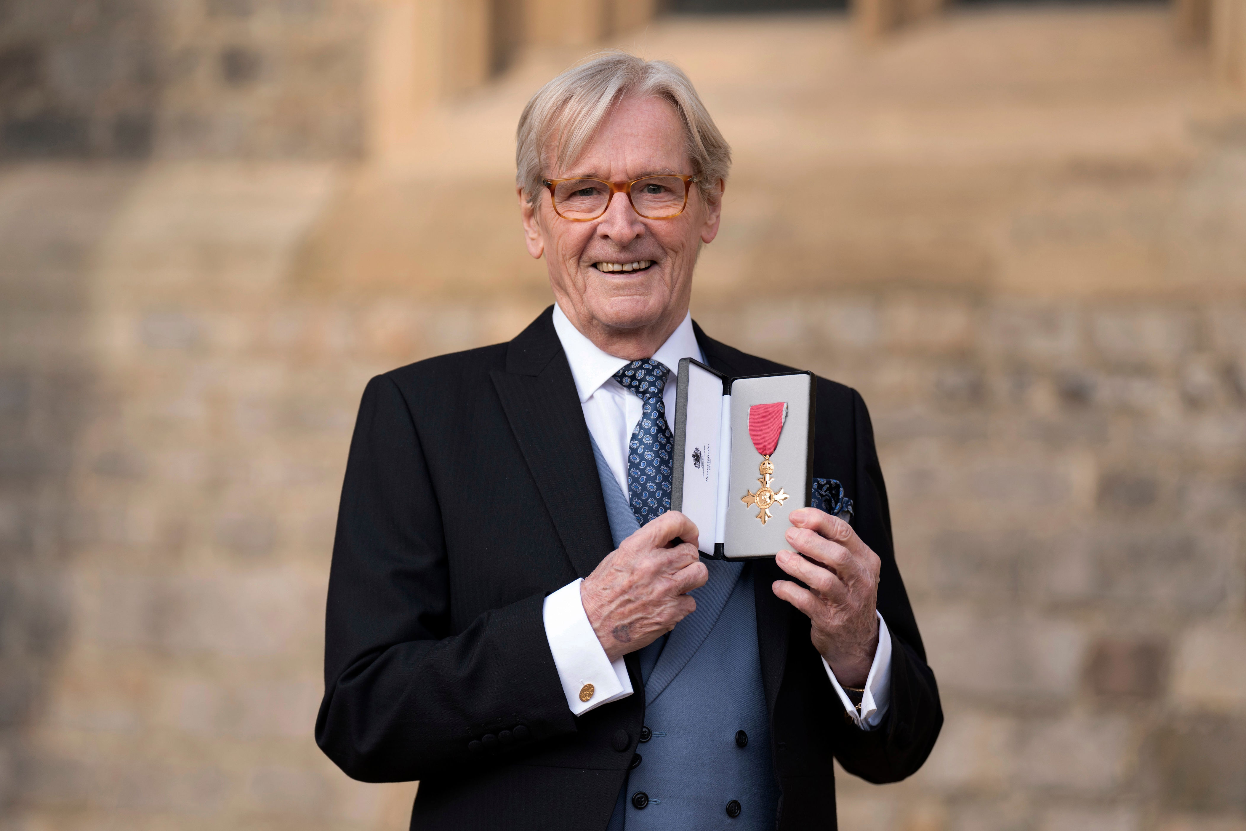 coronation street bosses ‘sorry’ after ken barlow actor bill roache ‘files for bankruptcy’