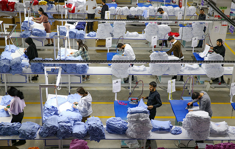 tekstil yatırımları doğu'da gençler için istihdam alanı oldu