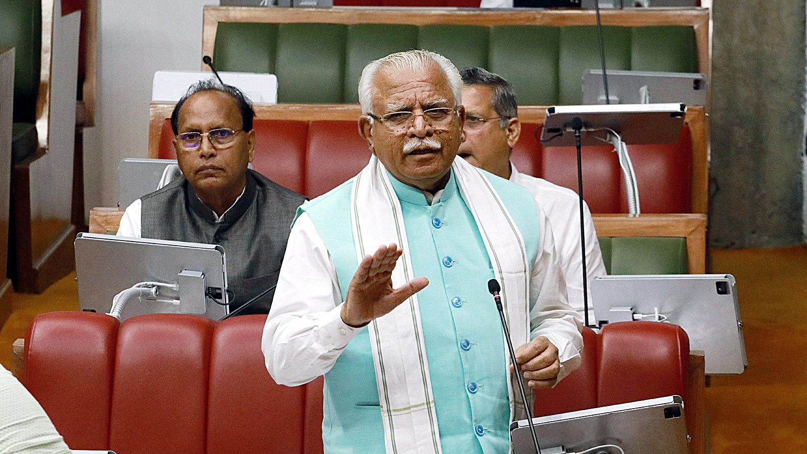 android, on r-day, khattar announces monthly electricity bills at 4 haryana cities, scheme to provide plots to homeless, poor