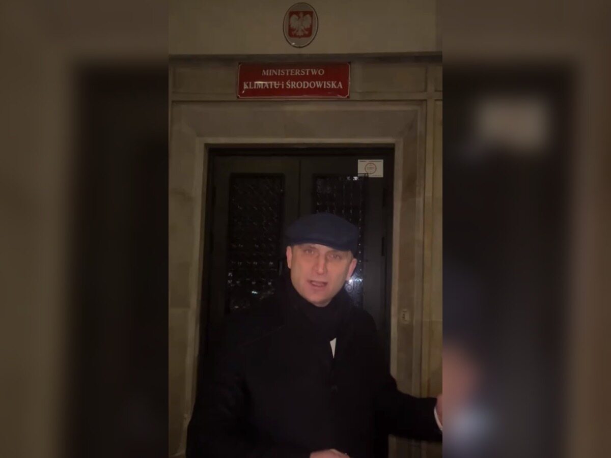 ruch policji w sprawie bąkiewicza. szef straży narodowej „pije kawę i nie dowierza”