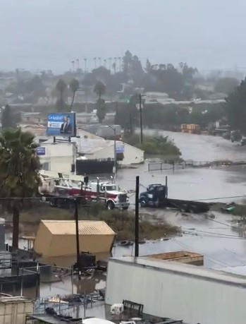 ‘That is insane’: Flash flood submerges cars in San Diego