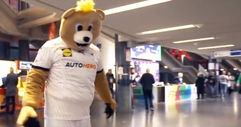 bei deutschland-spiel: handball-maskottchen fliegt aus der halle - security greift durch