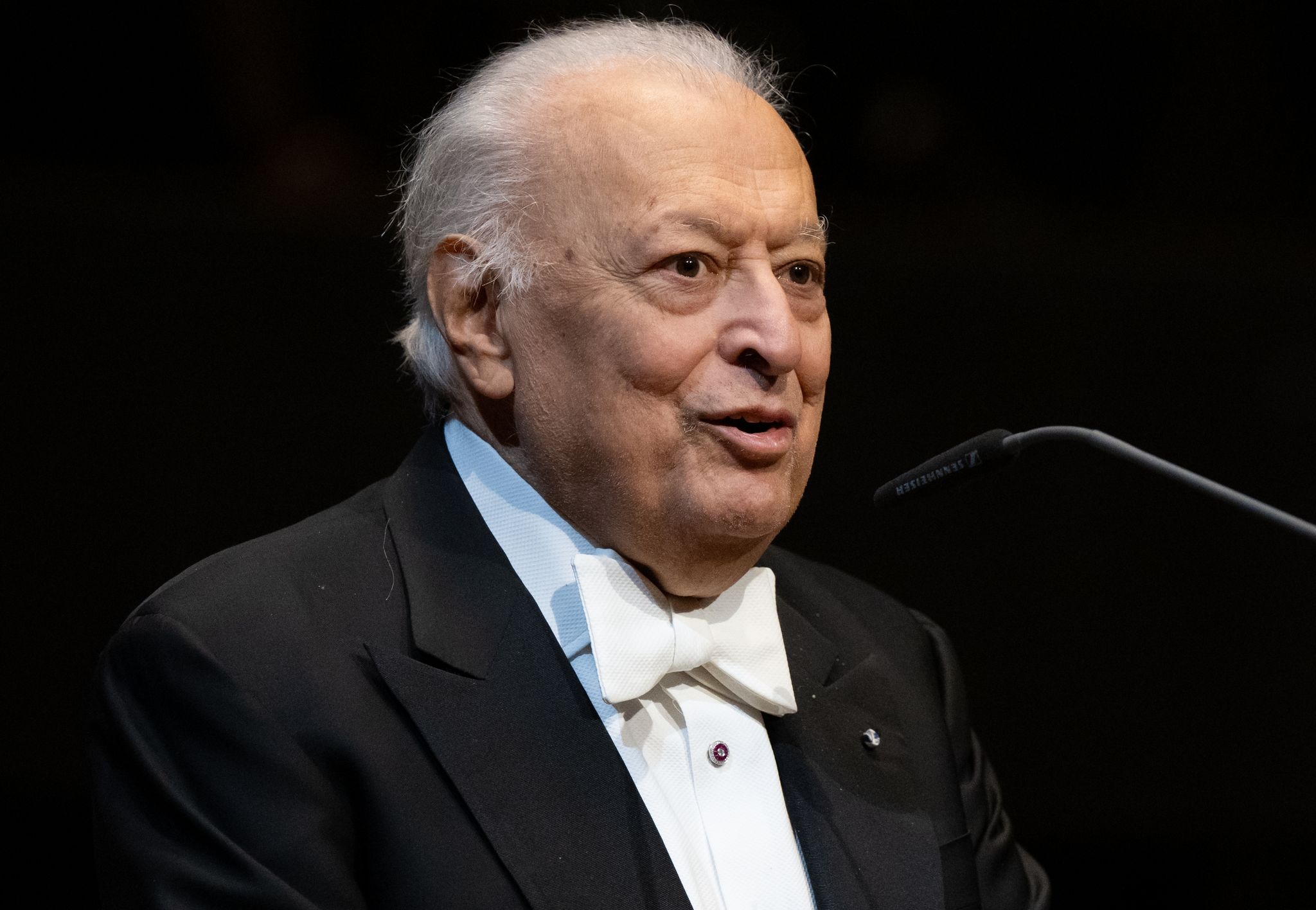 goldene ehrenmünze für dirigent zubin mehta