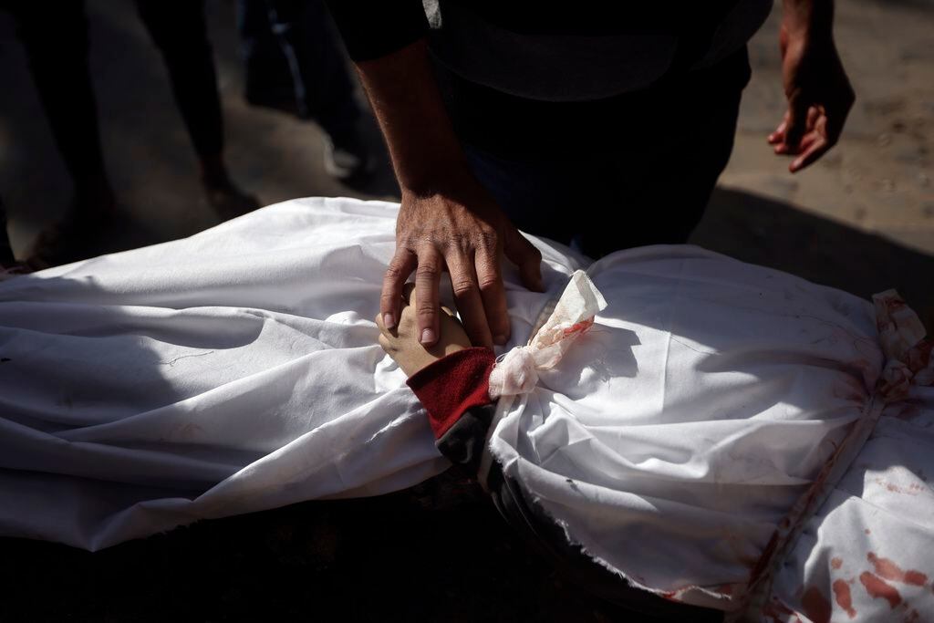 ataques aéreos israelíes matan a 15 en gaza