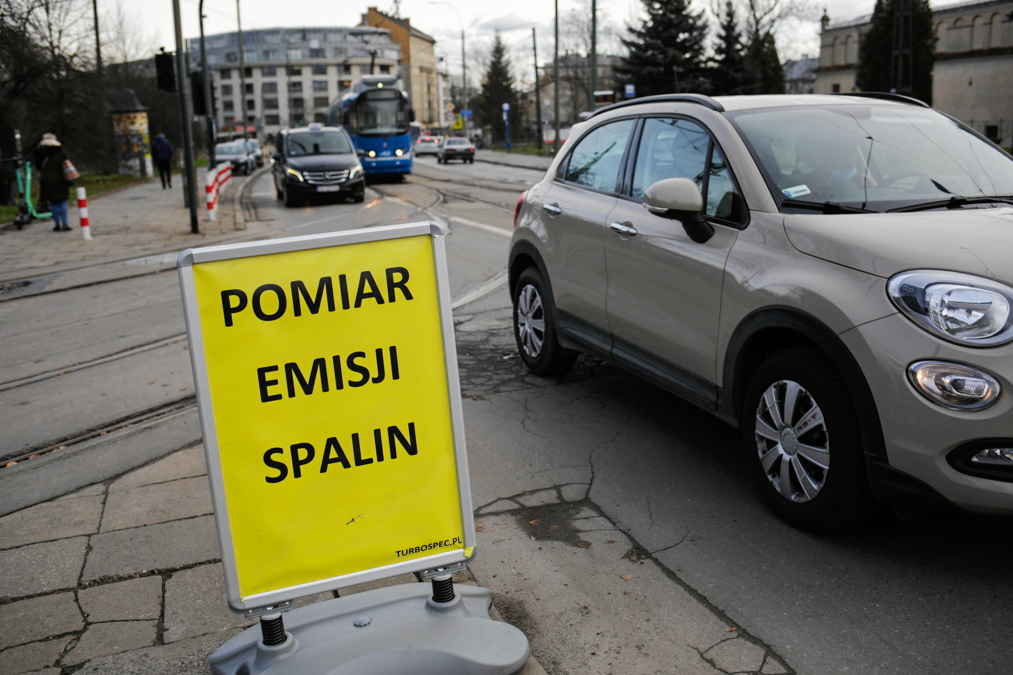 Podatek Od Samochodu Spalinowego. Zwrot Akcji, Za Który Kierowcy ...